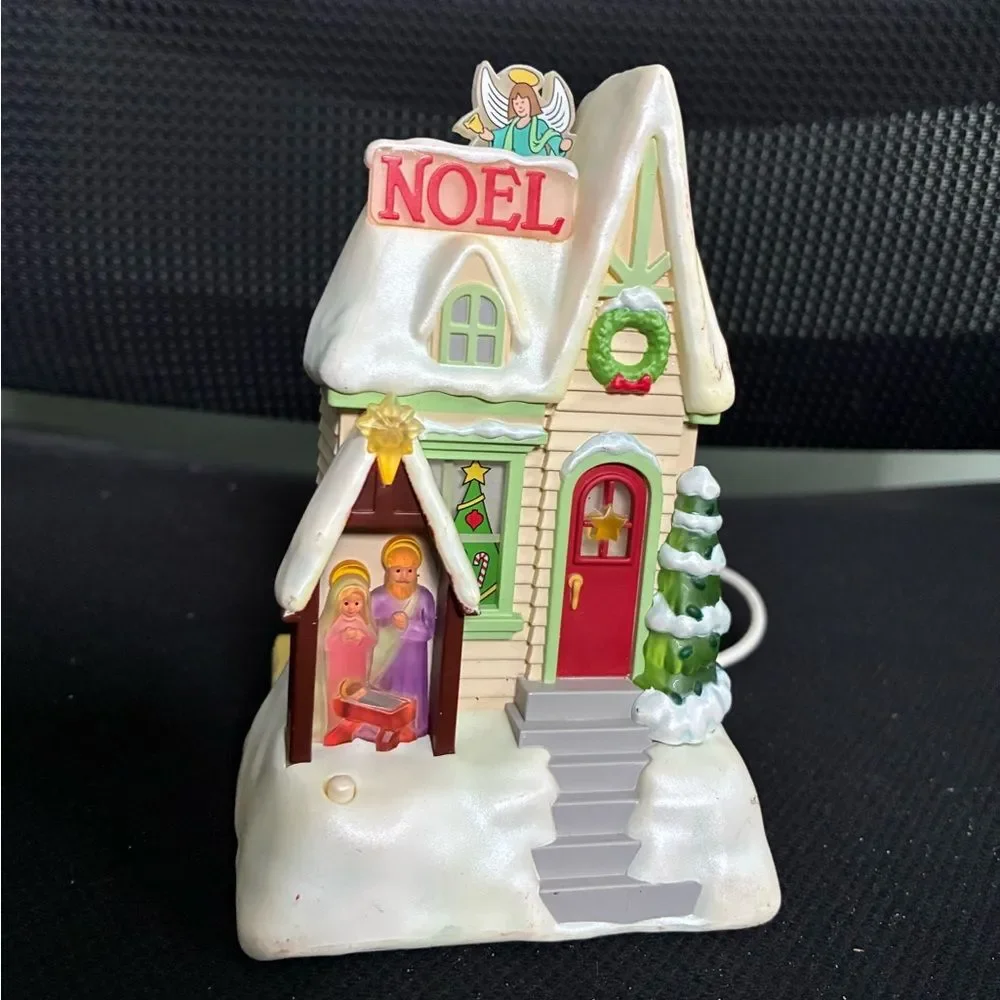 Hallmark 2009 Caroling Cottage Ornament Christmas Holiday Noel - Light/Music